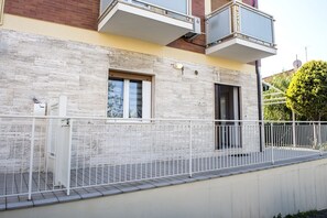Exterior - S027 - Sirolo, new three-room apartment with terrace in the center (Sirolo)