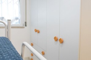 2 bedrooms, bed sheets - S027 - Sirolo, new three-room apartment with terrace in the center (Sirolo)