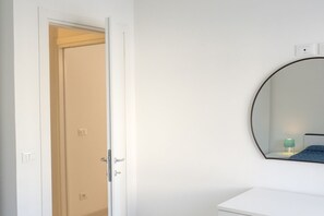 Interior - S027 - Sirolo, new three-room apartment with terrace in the center (Sirolo)