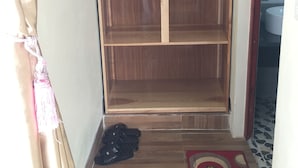 Shower, hydromassage showerhead, free toiletries, hair dryer - Tam Coc Family Homestay (Nam Hoa Lu)