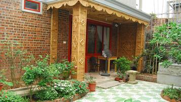 Bungalow Mewah, 1 Tempat Tidur Queen, pemandangan kebun | Teras/patio