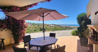 Magnificent 2 Bed Town House overlooking the beach at Meia Praia