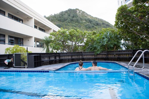 Spacious Large Modern Apartment in Fantastic Location