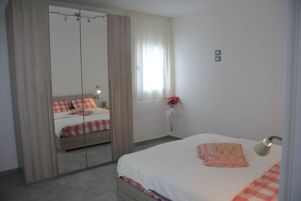 1 bedroom, iron/ironing board, travel cot, free WiFi