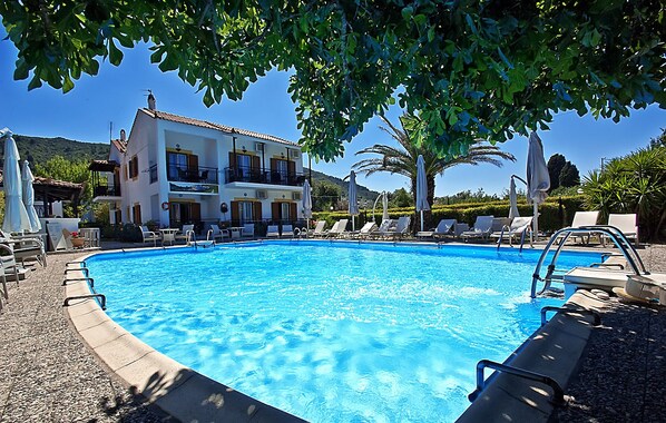 Seasonal outdoor pool, pool umbrellas, sun loungers