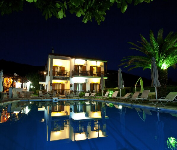 Vista frontal de la propiedad