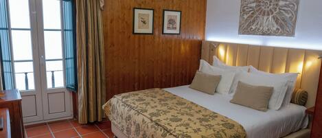 Kamar Double Superior, pemandangan gunung | Minibar, brankas, meja kerja, dan kedap suara