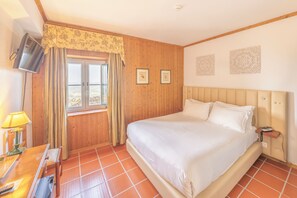 Double Room, Mountain View | Minibar, in-room safe, desk, soundproofing - Hotel Dom Manuel (Marvao)