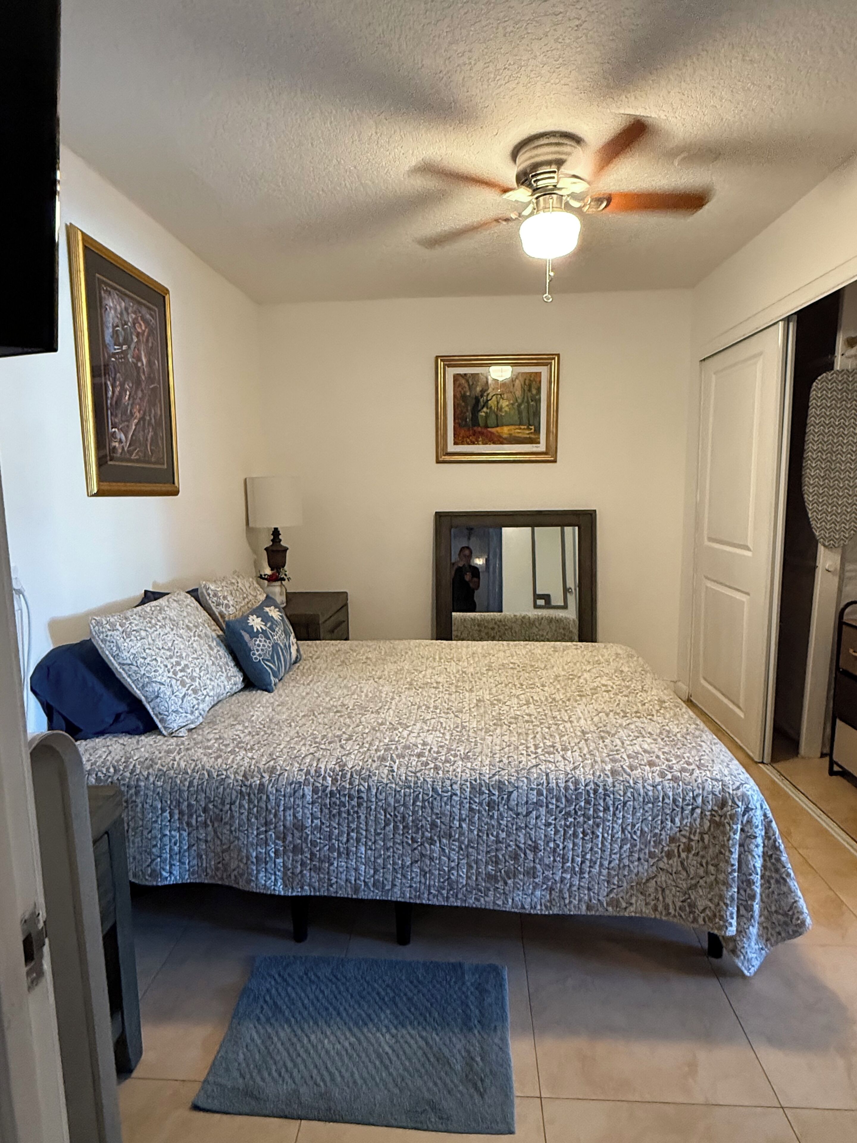 1 chambre, fer et planche à repasser, accès au Wi-Fi (inclus)
