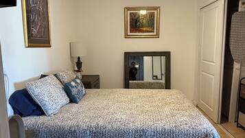 1 chambre, fer et planche à repasser, accès au Wi-Fi (inclus)