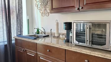 Fridge, microwave, oven, coffee/tea maker