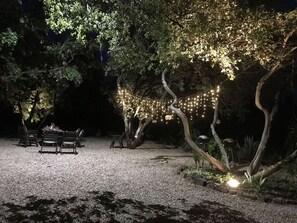 Outdoor dining - Idyllic Secluded Provençal Villa in Protected Park Land (Le Luc)