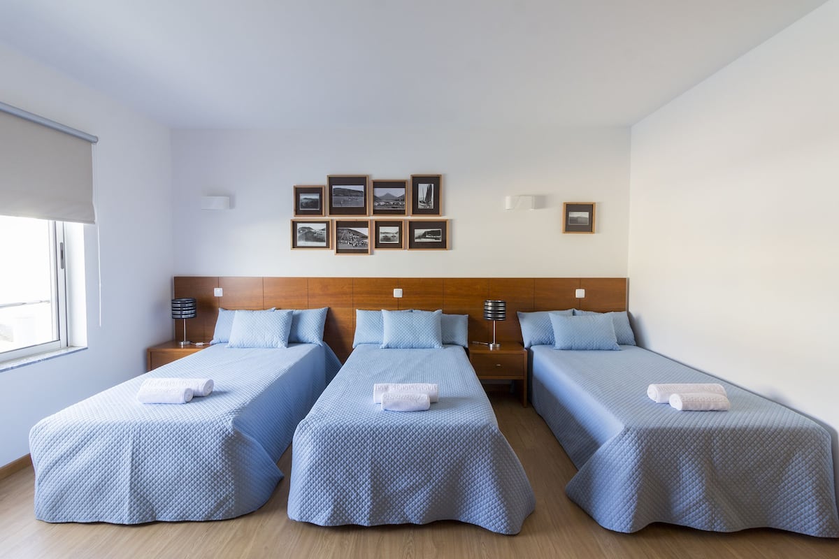 Triple Room (Aquário Porto Pim) | 1 bedroom, memory foam beds, minibar, individually decorated