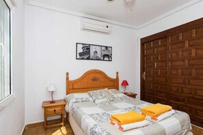 3 bedrooms, desk, iron/ironing board, WiFi