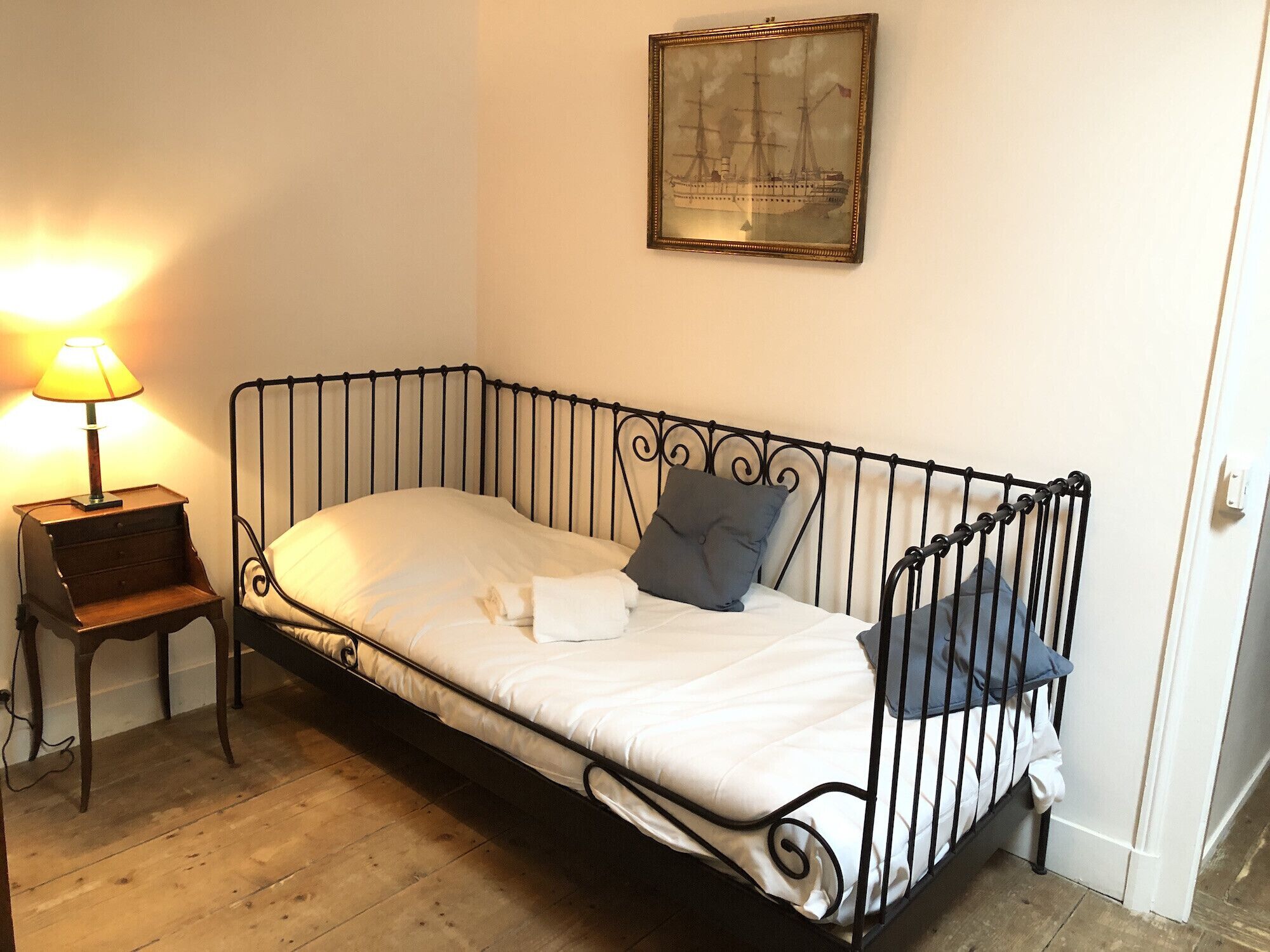 6 quartos, Wi-Fi de cortesia, roupa de cama