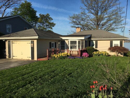 75 Ft Of Private Lakefront!