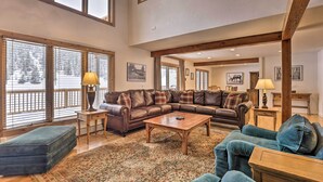 A spacious living room with a large sectional sofa, a coffee table, and a patterned rug. - Luxe Vail Valley Retreat w/ Hot Tub! (Avon)
