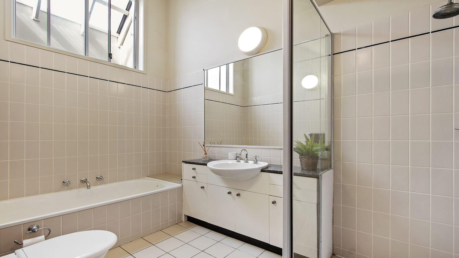 Bathtub, hair dryer, towels