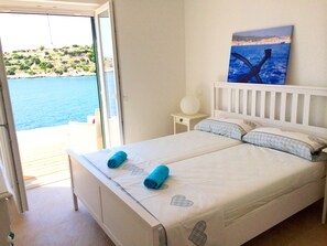 2 bedrooms, bed sheets