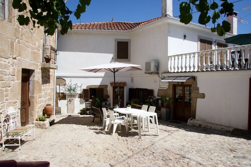 CASA DUAS FONTES - in the historic center of the village and next to the river pool