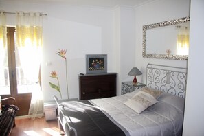 4 chambres, fer et planche à repasser, Wi-Fi gratuit, draps fournis