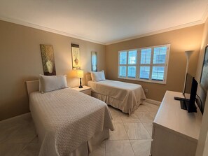 2 habitaciones, tabla de planchar con plancha, wifi y ropa de cama 