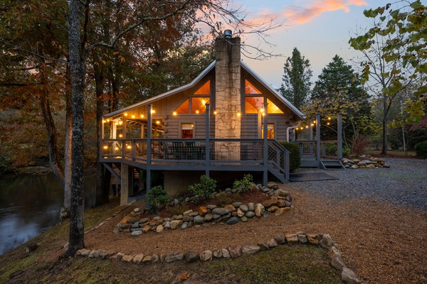 River Rest Cabin on the Little Pigeon River in the Great Smoky Mountains