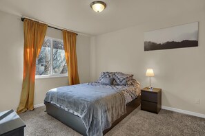 4 chambres, coffres-forts dans les chambres, fer et planche à repasser