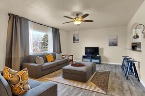 Smart TV, books - Bella Montagne Safe and Centrally located Charming Home Close to AF Great Area.  (Colorado Springs)