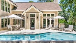 Een verwarmd zwembad