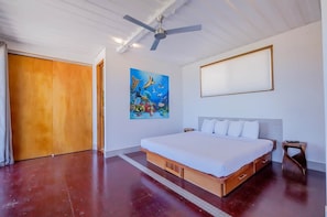 1 bedroom, in-room safe, iron/ironing board, free WiFi - Box House Boca Ciega - Unique Beachfront Container Home (San Pedro)