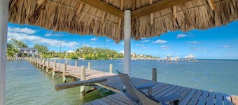 Box House Boca Ciega - Unique Beachfront Container Home