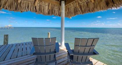 Box House Boca Ciega - Unique Beachfront Container Home