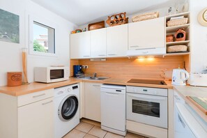 Kühlschrank, Mikrowelle, Ofen, Geschirrspüler