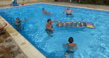 chalet Gythion ou Varkisa pour 4 à 6 personnes, avec piscine.