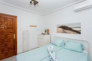 4 bedrooms, desk, iron/ironing board, travel crib