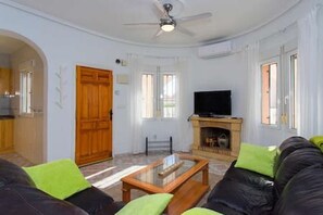 LED-Fernseher, Kamin, Videospiele