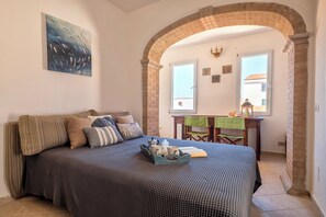 2 عدّة غرف نوم ومكواة/لوح كي وسرير سفر وواي فاي مجانًا