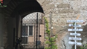 تفاصيل الفندق من الخارج