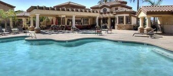 Uusi! Erinomainen sijainti Resort Style Vacation Condossa