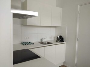 Studio Business | Trang trí khác biệt, trang bị nội thất với thiết kế riêng biệt, bàn