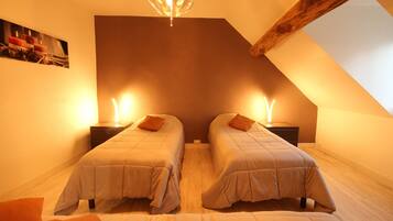 2 bedrooms, iron/ironing board, WiFi, bed sheets