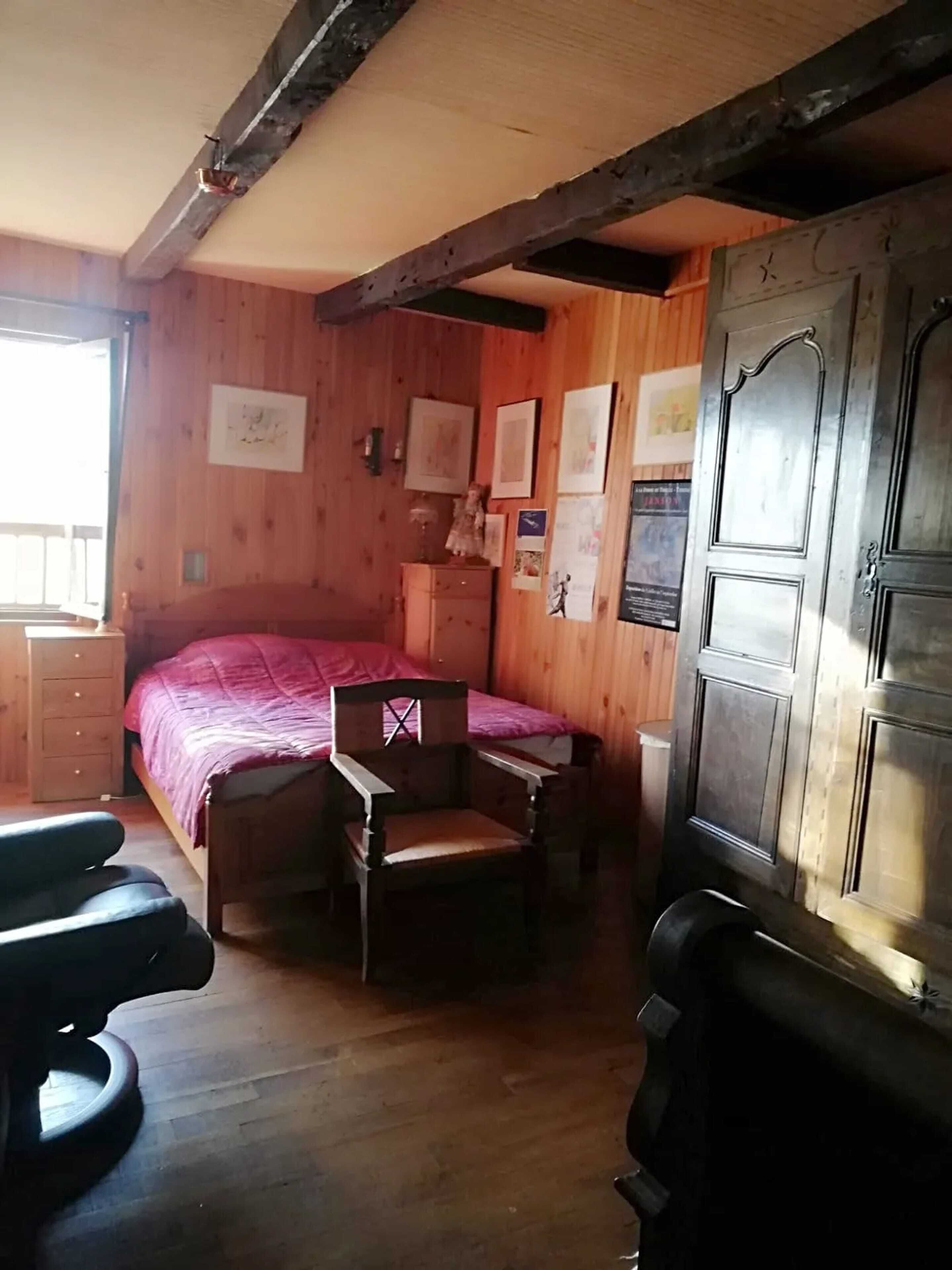 4 makuuhuonetta, silitysrauta/-lauta, Wi-Fi