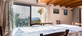 LARGE VILLA with 3 apartments and tennis court, 14 people 2 km from the sea