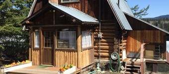 Hathaway House on the shores of Hathaway Lake, BC