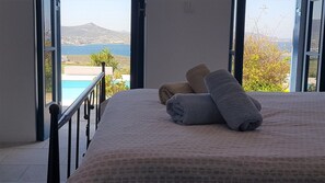 3 habitaciones, tabla de planchar con plancha, wifi y ropa de cama 