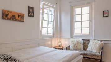 Double Room, Shared Bathroom (Zimmer 1) | Desk, iron/ironing board, free WiFi, bed sheets