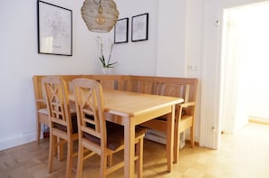 Full-sized fridge, microwave, oven, stovetop - Privatzimmer in bester Altstadtlage (Tuebingen)
