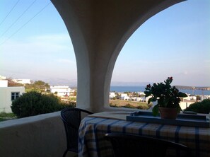 Outdoor dining - SUPERB-view house, walking distance to the beach! (Paros)