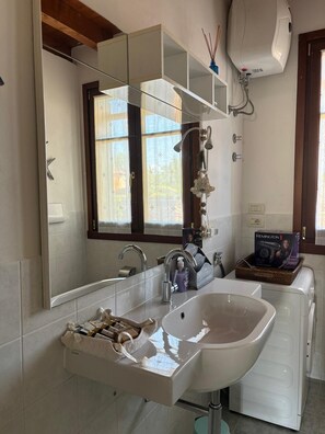 Hair dryer, bidet, towels, soap - Garda resort Village in Peschiera el Garda, 
NR CIR 023059-LOC-01384 (PESCHIERA DEL GARDA)
